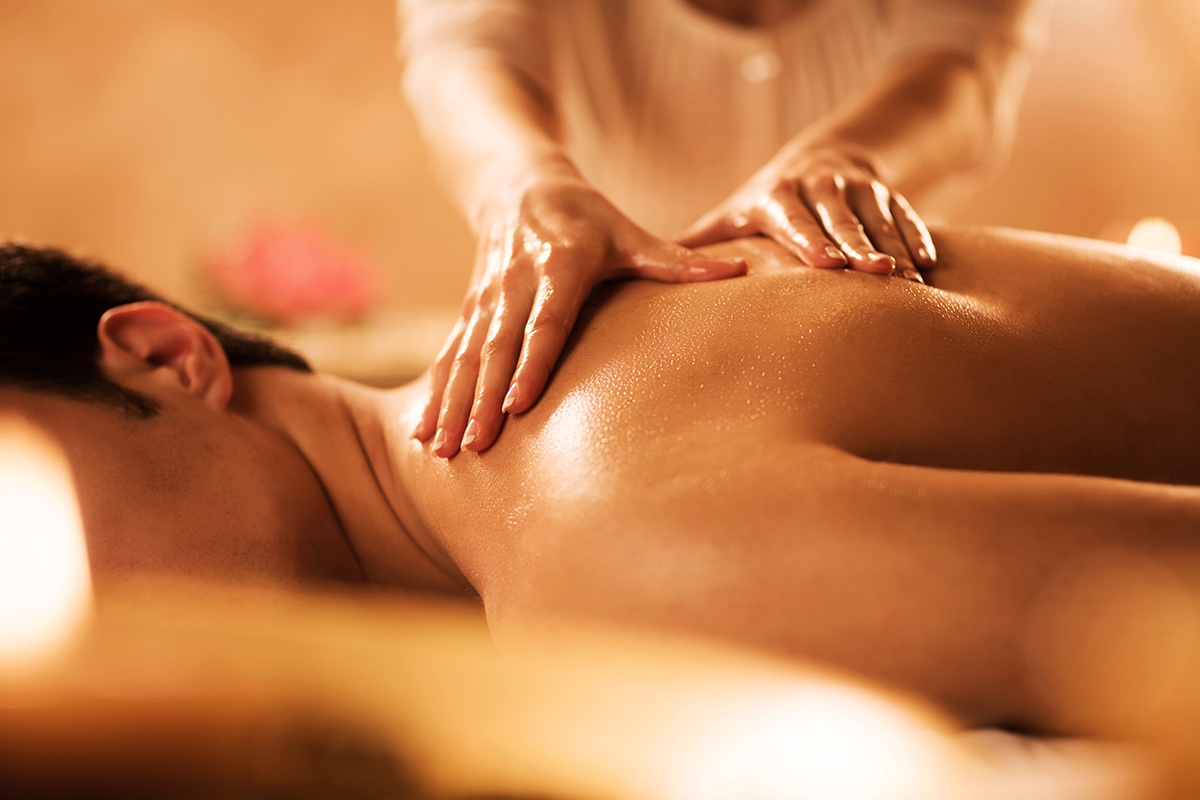 Как эротический массаж помогает преодолеть комплексы и научиться принимать свое тело